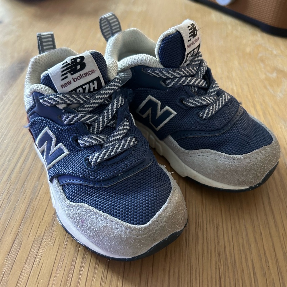 New Balance Blue Sneakers with Breathable Mesh and Unique Lacing System